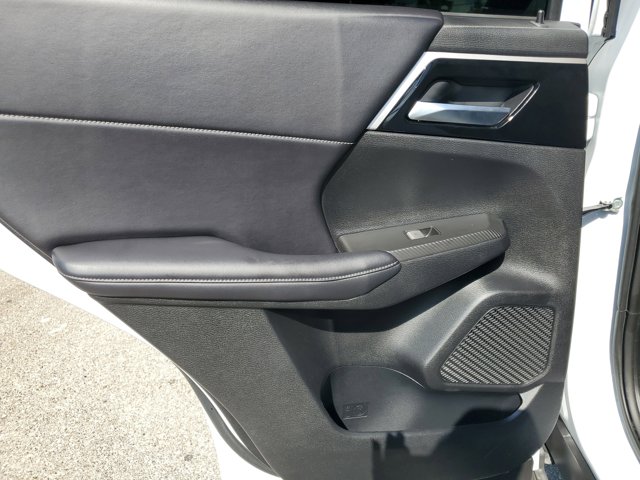 Vehicle image 14 of 31