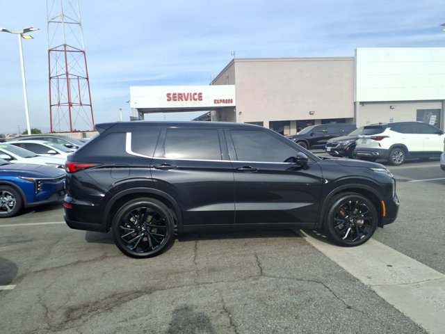 2024 Mitsubishi Outlander Image 3 of 23