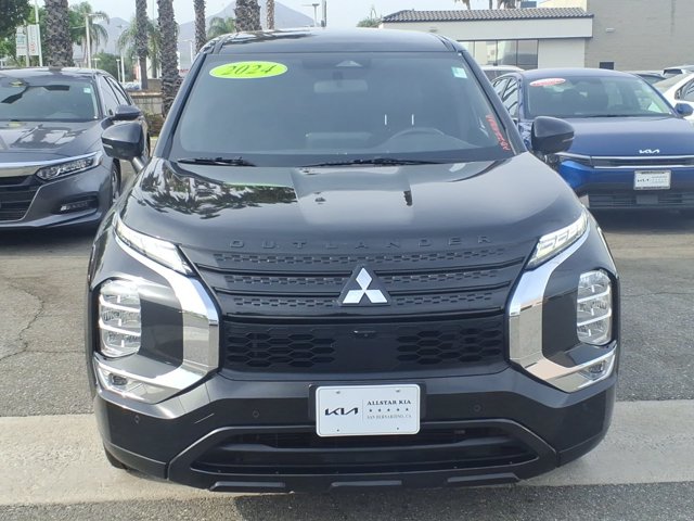 2024 Mitsubishi Outlander Image 2 of 23