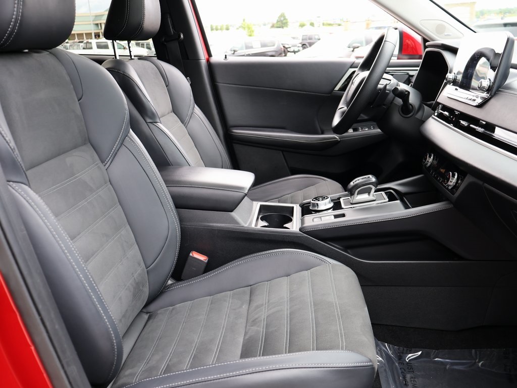 Vehicle image 9 of 41