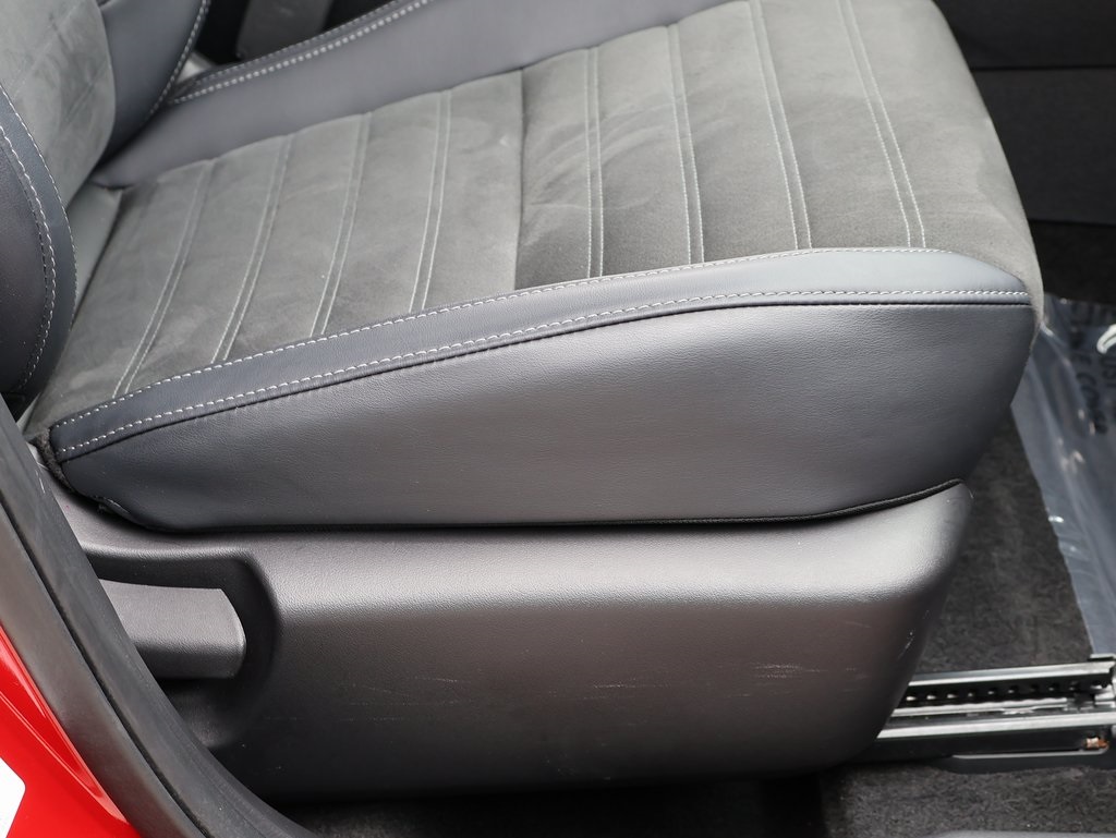 Vehicle image 10 of 41