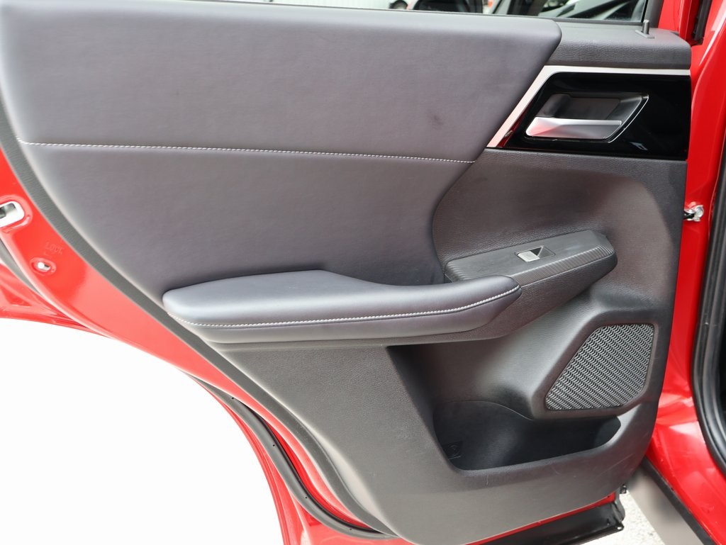 Vehicle image 17 of 41