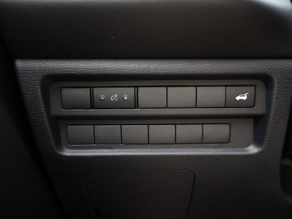 Vehicle image 32 of 41