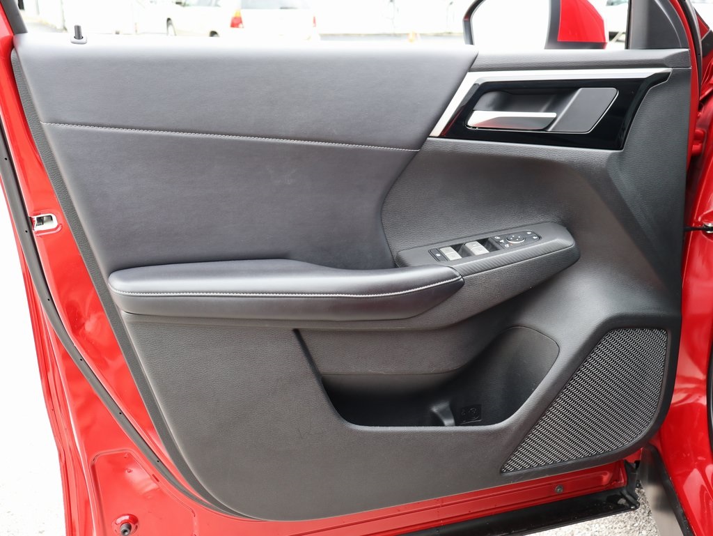 Vehicle image 21 of 41