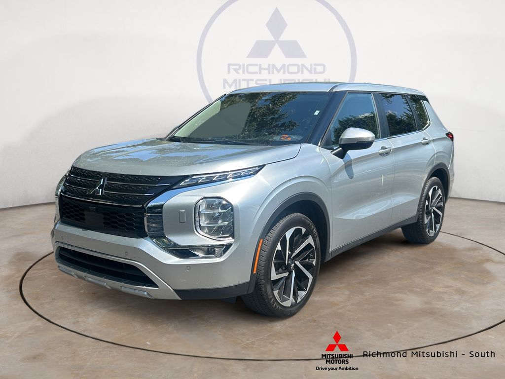 2024 Mitsubishi Outlander SE Image 1 of 34