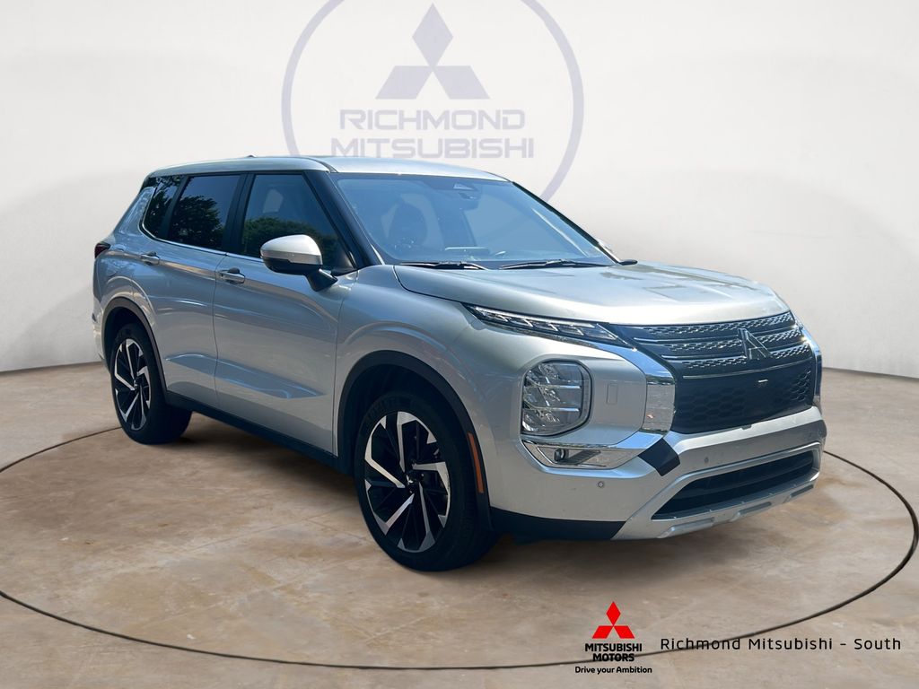 2024 Mitsubishi Outlander SE Image 3 of 34