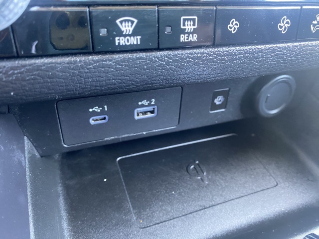 Vehicle image 28 of 30