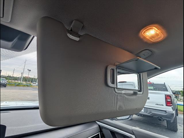 Vehicle image 33 of 35