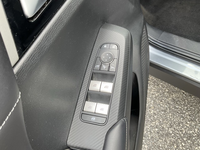 Vehicle image 21 of 26