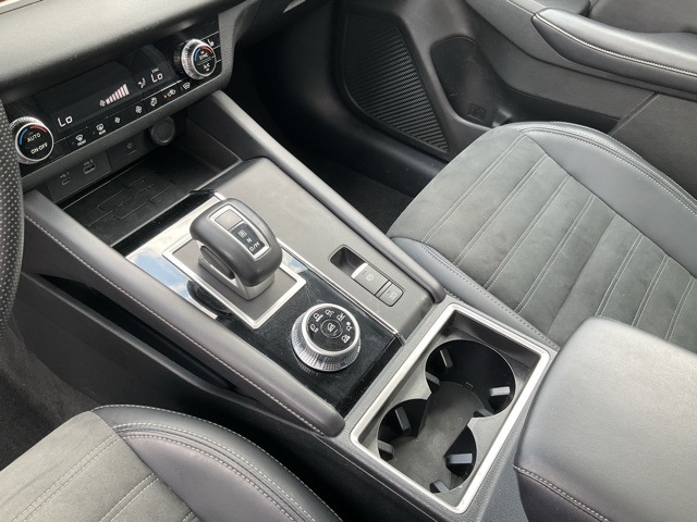 Vehicle image 19 of 26