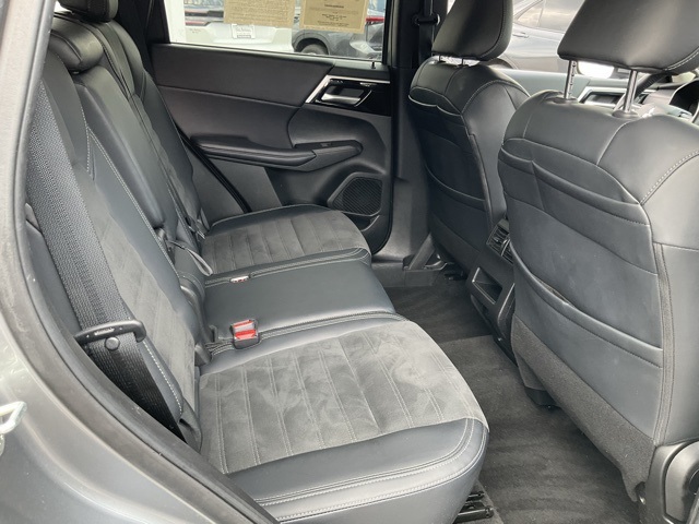 Vehicle image 10 of 26