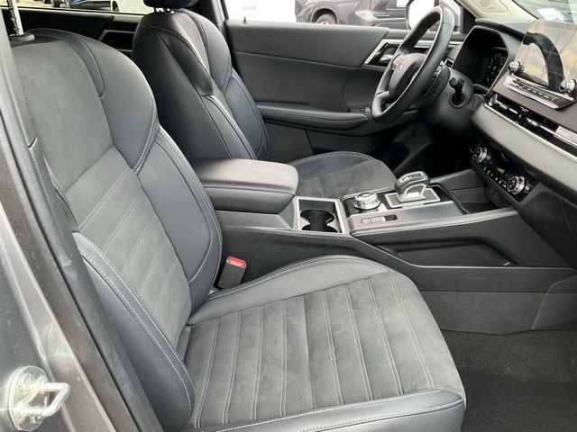 Vehicle image 11 of 26