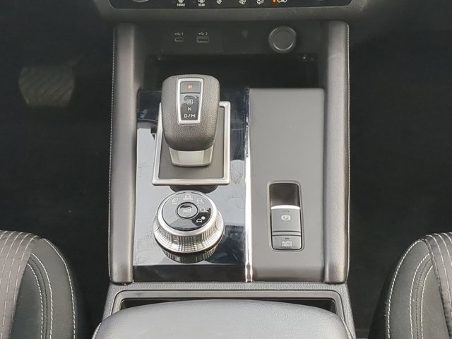 Vehicle image 19 of 27