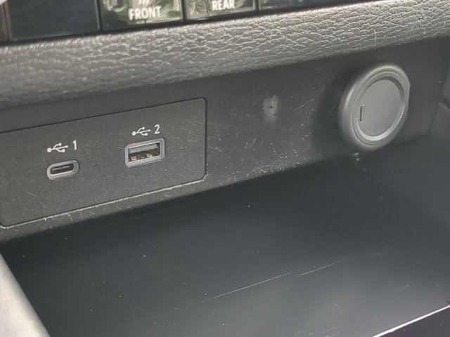 Vehicle image 21 of 27