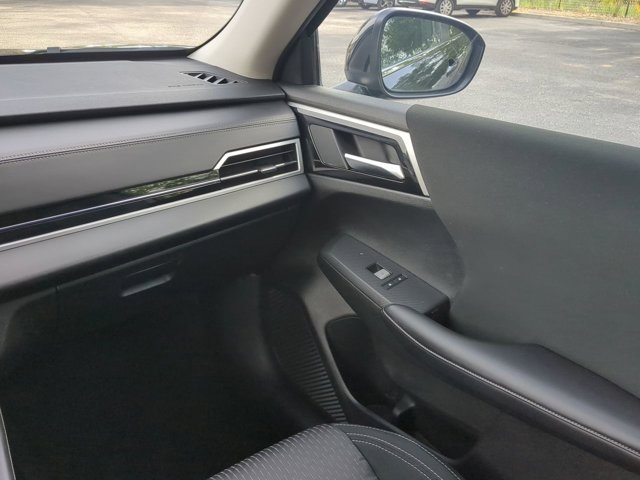 Vehicle image 17 of 27