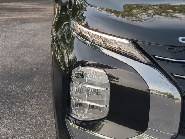 Vehicle image 10 of 27