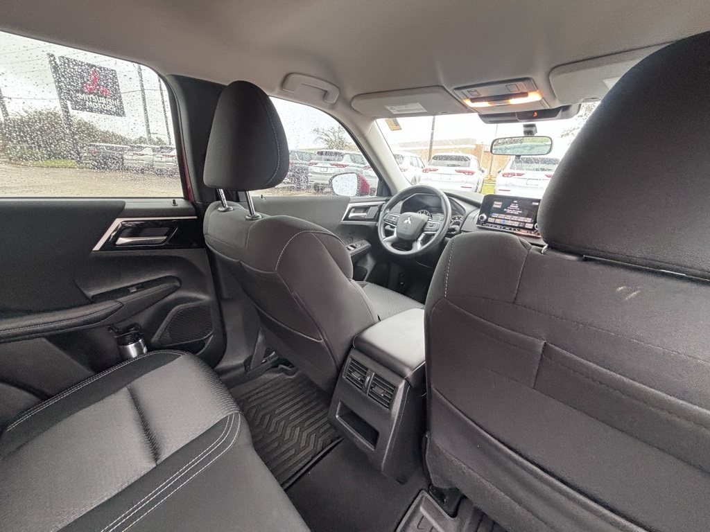 Vehicle image 17 of 30