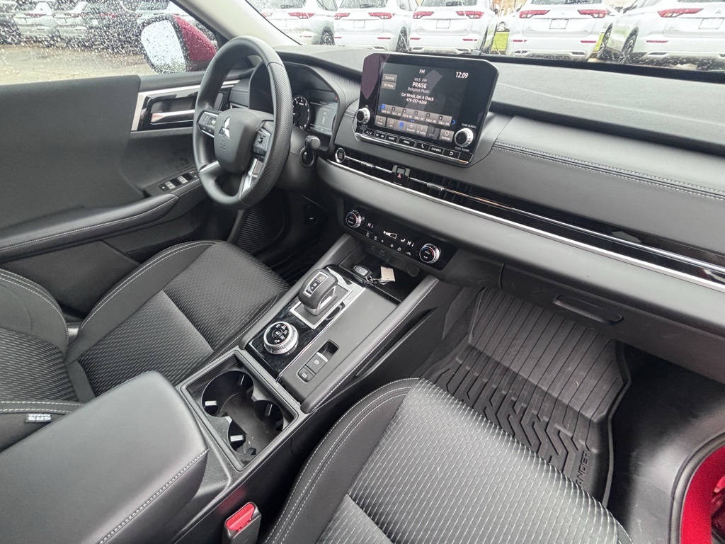 Vehicle image 19 of 30