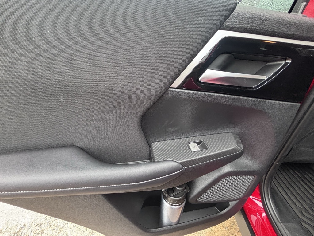 Vehicle image 25 of 30
