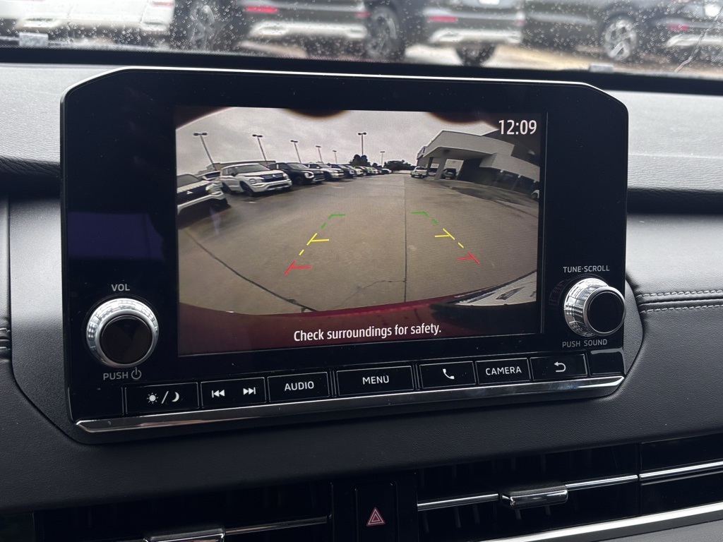 Vehicle image 24 of 30