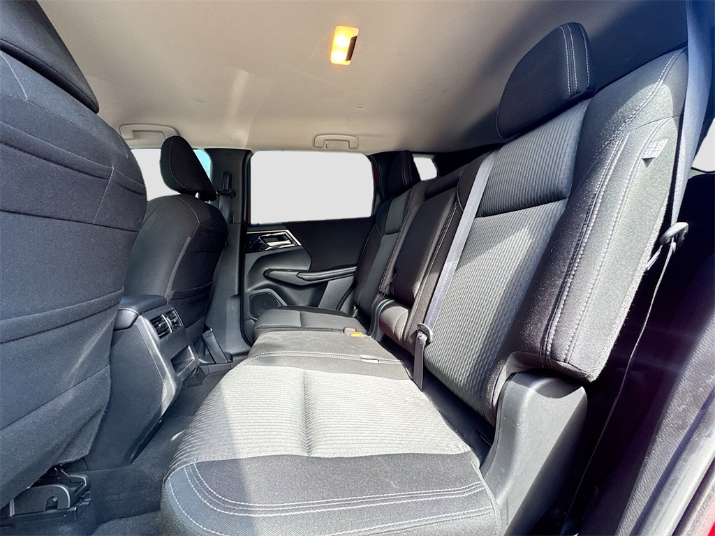 Vehicle image 16 of 32