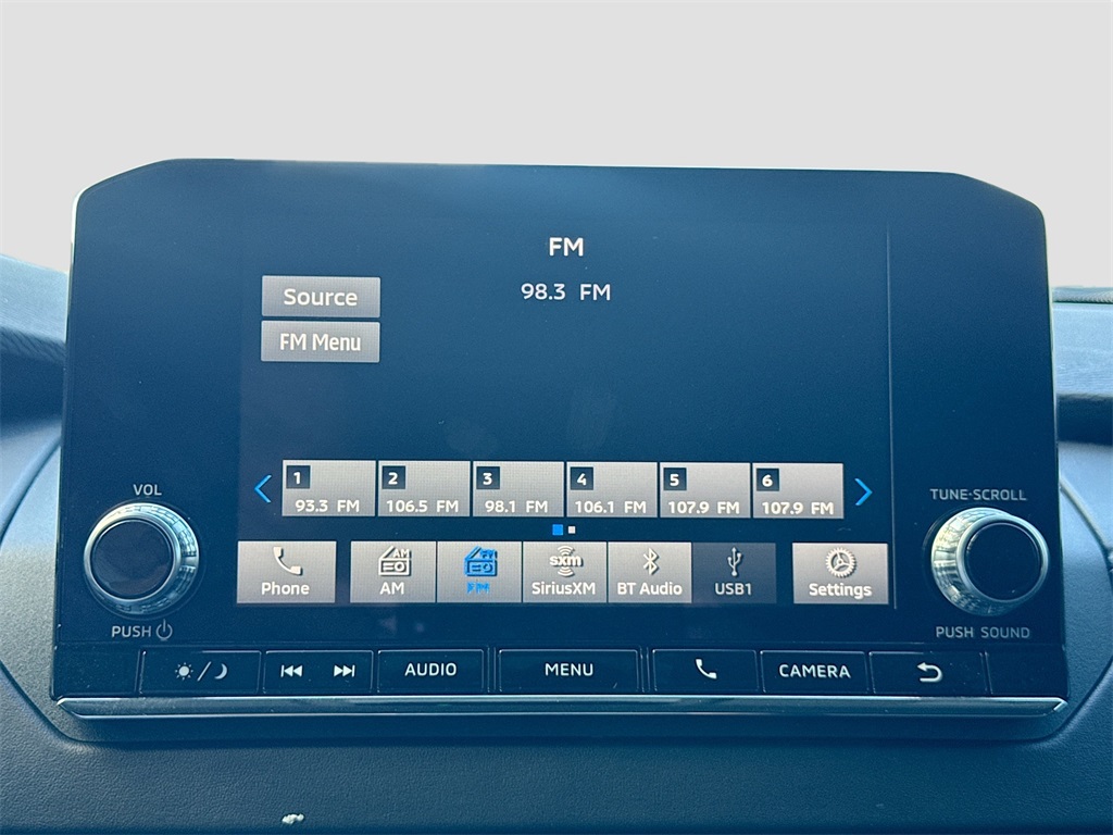 Vehicle image 24 of 32