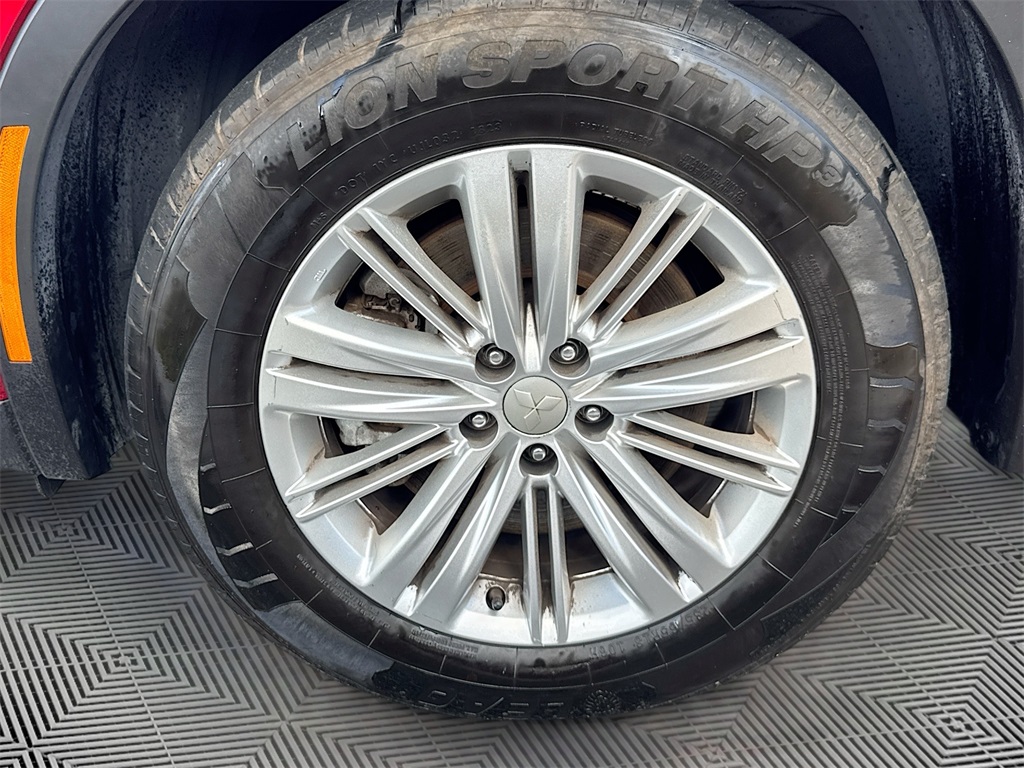 Vehicle image 10 of 32