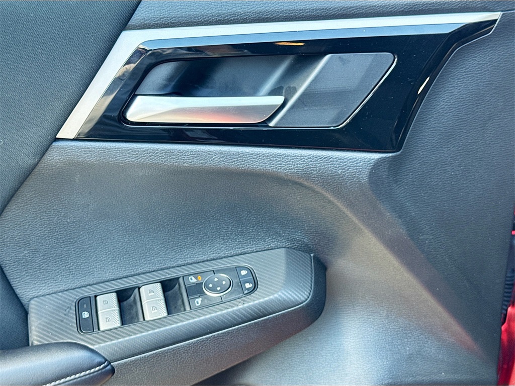 Vehicle image 26 of 32
