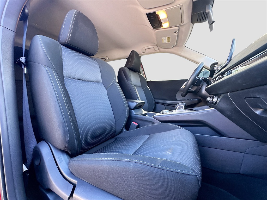 Vehicle image 12 of 32