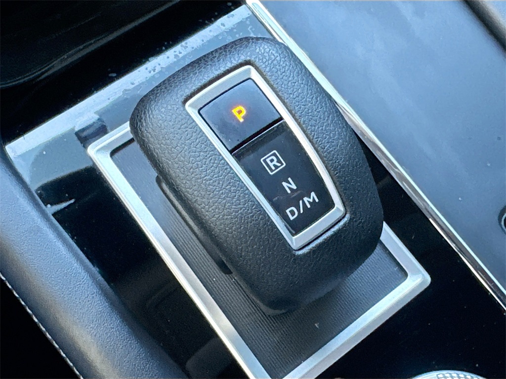 Vehicle image 28 of 32