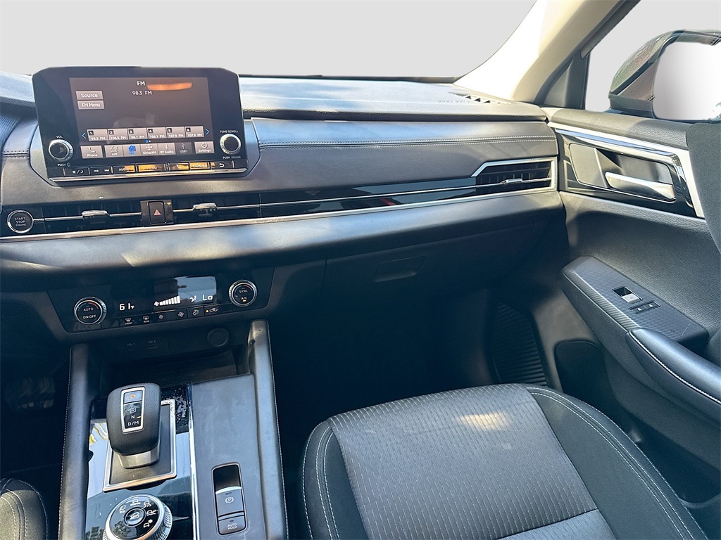 Vehicle image 20 of 32