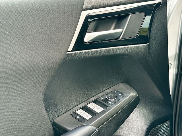 Vehicle image 24 of 34