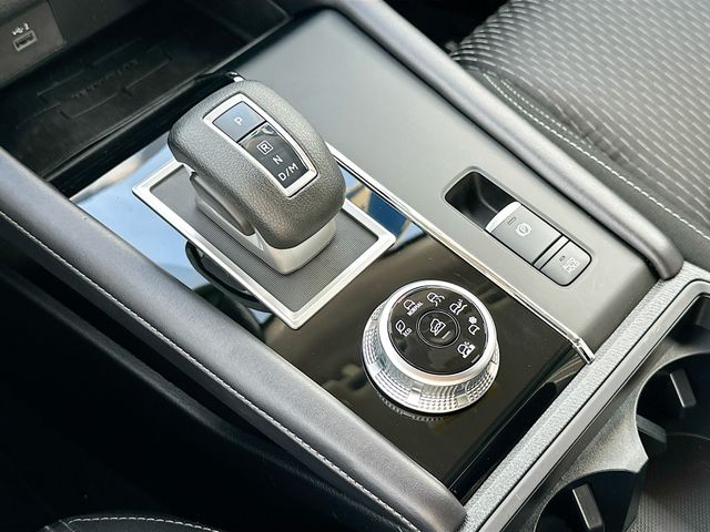 Vehicle image 23 of 34