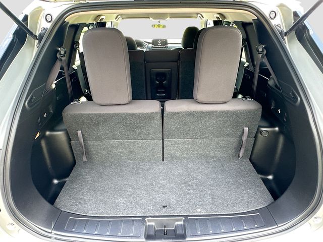 Vehicle image 10 of 34