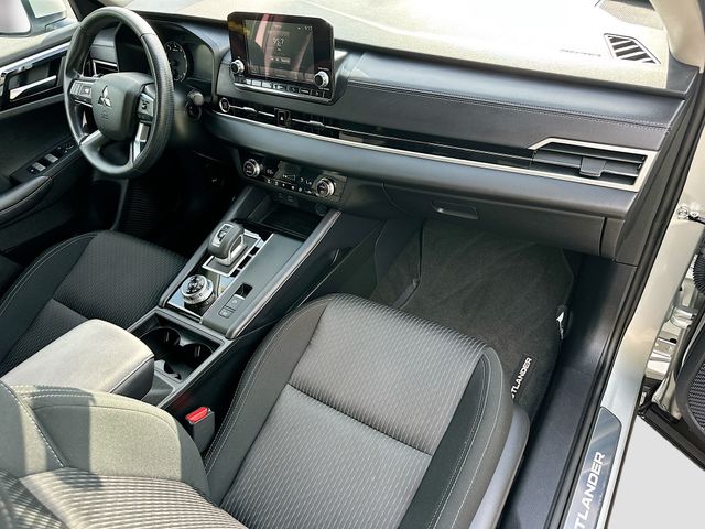 Vehicle image 17 of 34