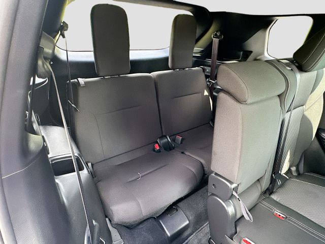 Vehicle image 13 of 34