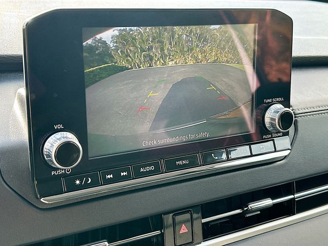 Vehicle image 21 of 34