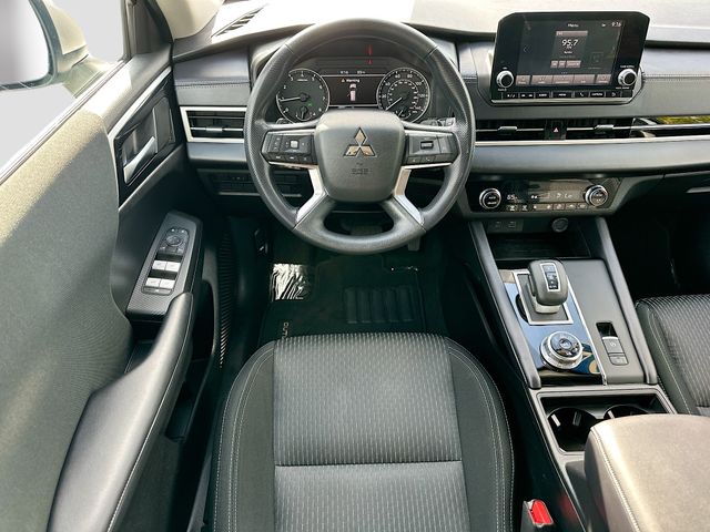 Vehicle image 18 of 34