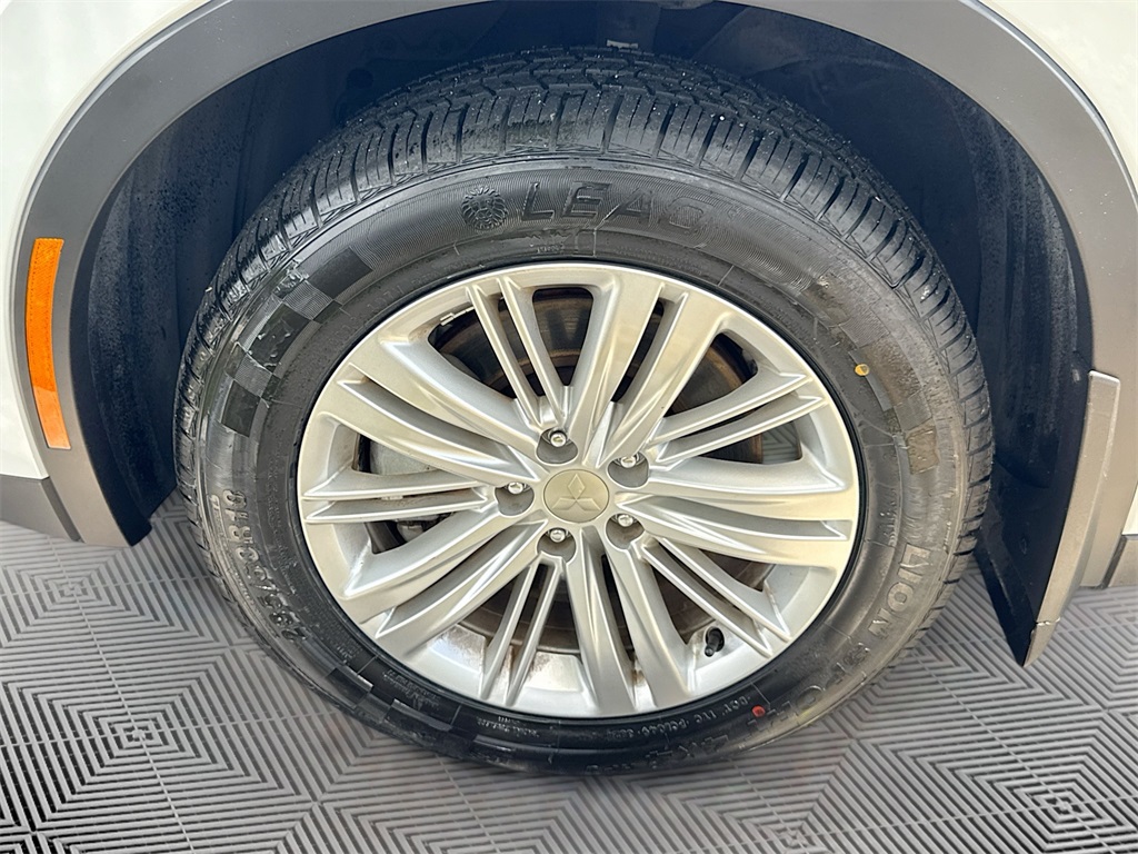 Vehicle image 9 of 31