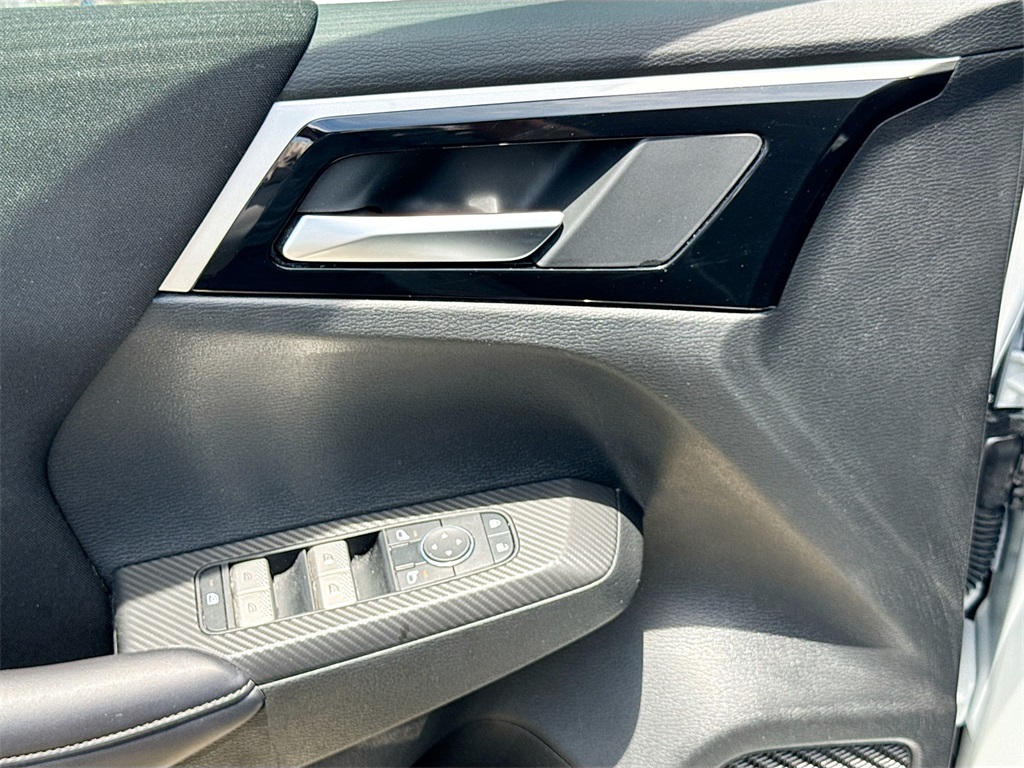 Vehicle image 24 of 31