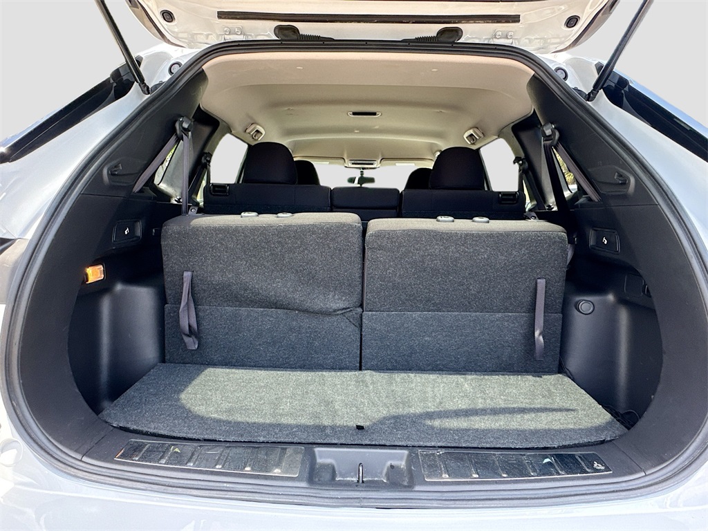 Vehicle image 10 of 31