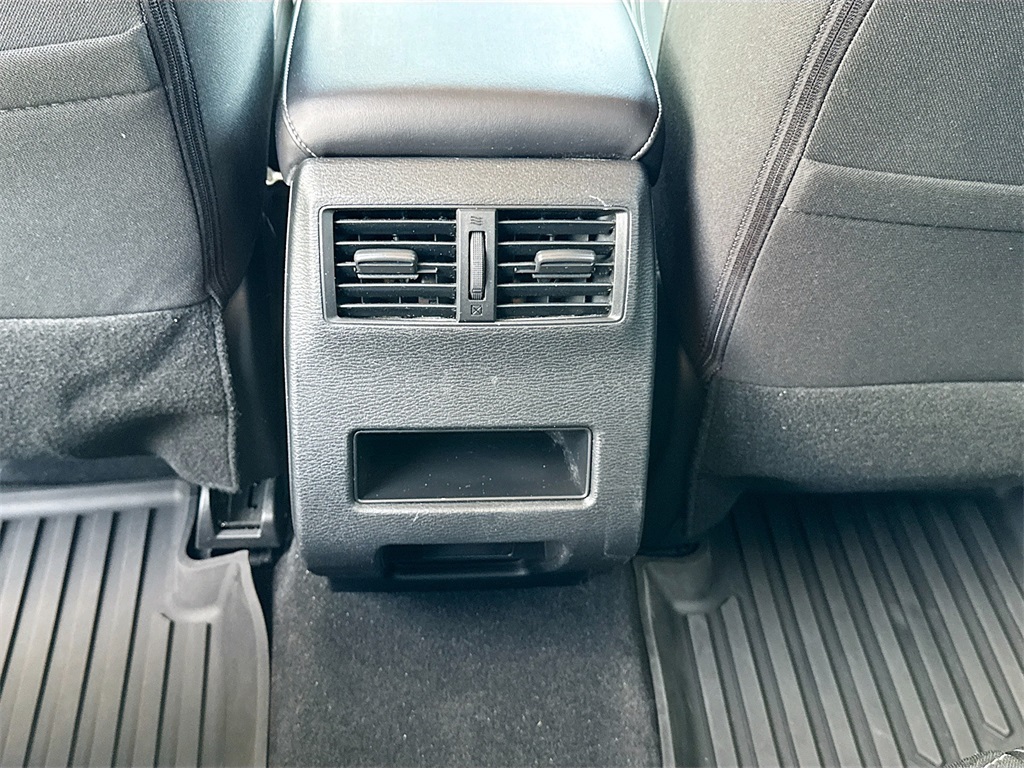 Vehicle image 25 of 31