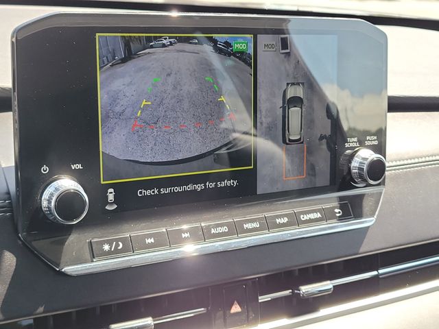 Vehicle image 28 of 32