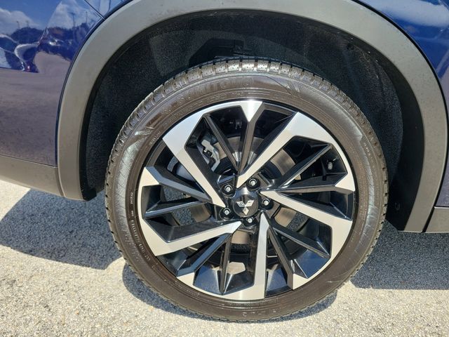 Vehicle image 5 of 32
