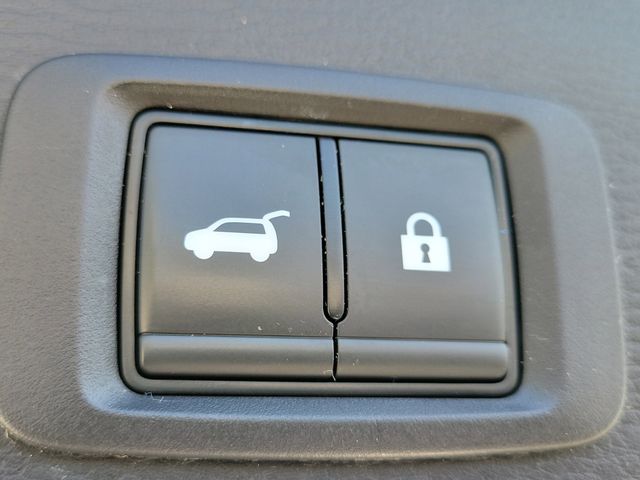 Vehicle image 10 of 32