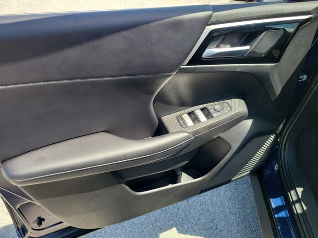 Vehicle image 17 of 32