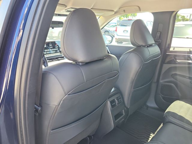 Vehicle image 13 of 32