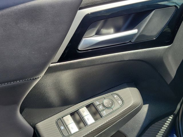Vehicle image 18 of 32
