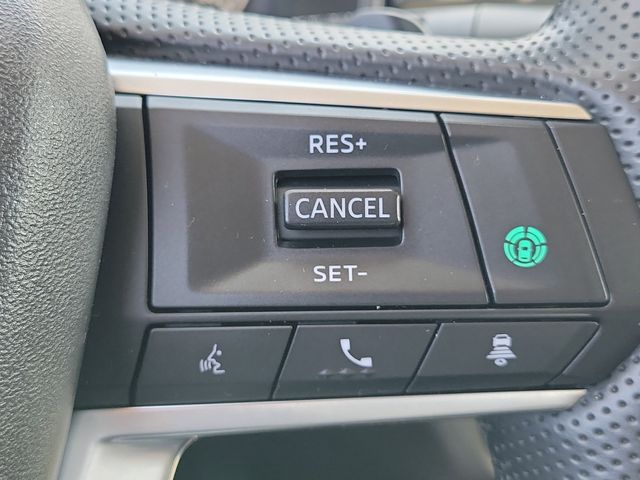 Vehicle image 25 of 32