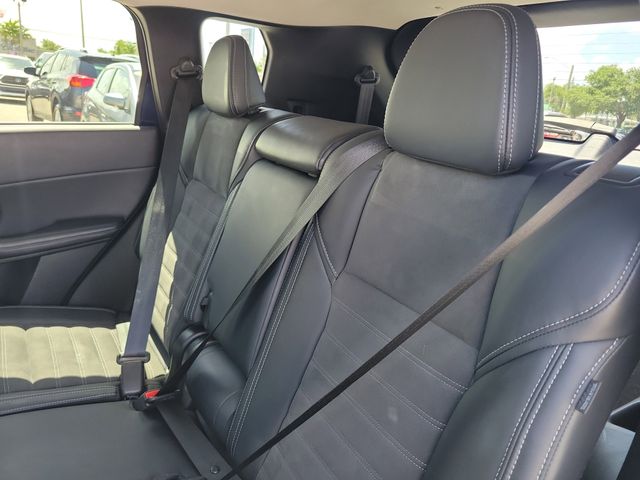 Vehicle image 12 of 32